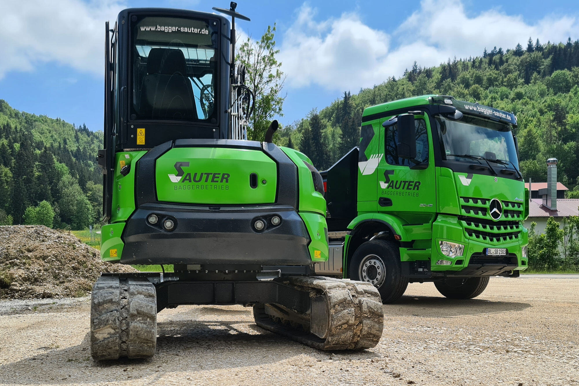 Fahrzeugbeschriftung LKW und Bagger